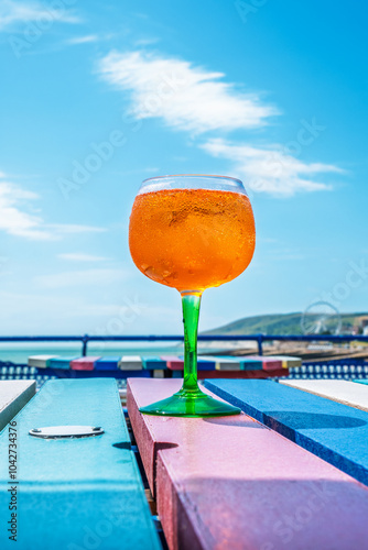 Obraz na płótnie Glass of Aperol Spritz on the table. England w salonie