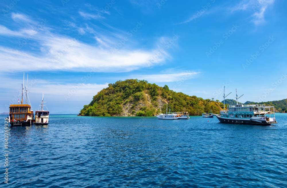 Obraz premium Traditional Phinisi sailing ships, Labuan Bajo, Island Flores, Indonesia.