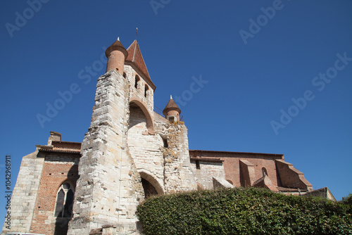 L'église du village d'Auvillar (Tarn et Garonne) photo