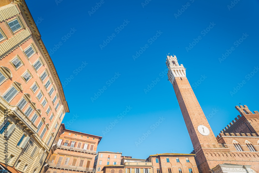 Obraz premium Siena's Historic Piazza Del Campo with Tower