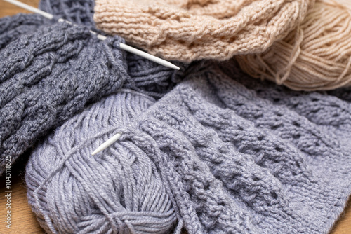 Knitting and knitting needles with wool