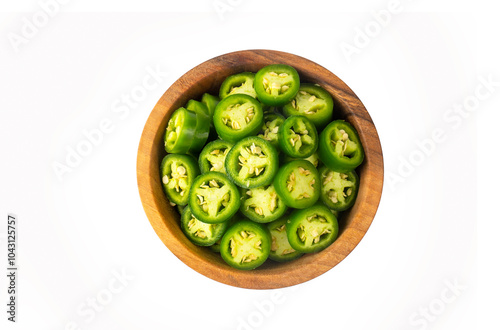 Obraz na płótnie Sliced jalapeno pepper in wooden bowl isolated on white background. w salonie
