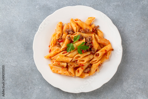 Obraz na płótnie Penne pasta with minced meat and tomato sauce w salonie