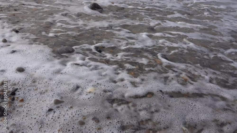Vagues sur les galets de la plage de Dieppe Vagues sur les galets de la plage de Dieppe