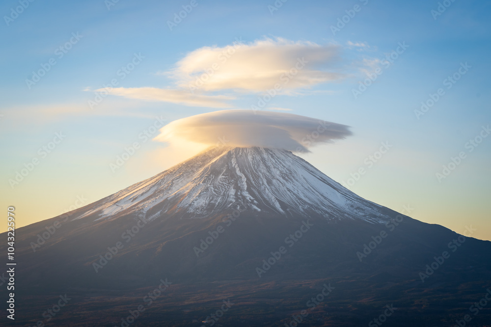 beautiful Mt.Fuji with cloud layer at top (Kawaguchiko, Japan) beautiful Mt.Fuji with cloud layer at top (Kawaguchiko, Japan)