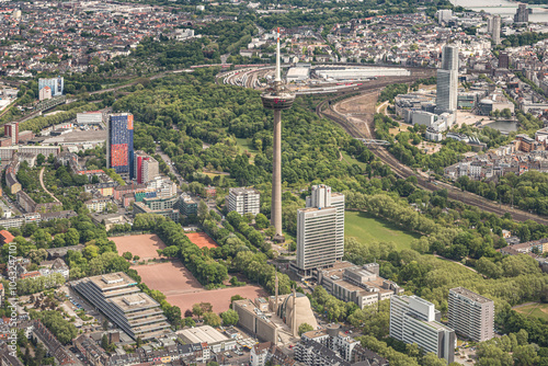 Wallpaper Mural Luftbild von Köln Ehrenfeld in östlicher Richtung. Mit Colonius dem Funkturm und der Mosche am inneren Grüngürtel. Torontodigital.ca
