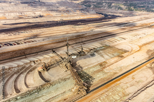 Der Tagebau Hambach ist der größte von der RWE Power AG betriebene Tagebau in NRW. Die Gemeinden Niederzier, Kreis Düren, und Elsdorf sind Betroffen. photo