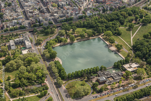 Luftbild vom inneren Grüngürtel mit dem Aachener Weiher und der Aachener Straße als Hauptachse.. photo
