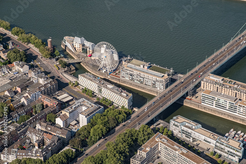 Riesenrad auf der alten Kölner Werft am Schokoladenmuseum. Die Serverinsbrücke im Vordergrund. photo