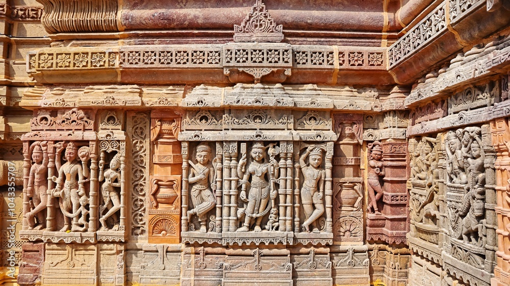 Obraz premium Carved panel of Hindu deities on Hatkeshwar Temple, Vadnagar, Mehsana, Gujarat, India.