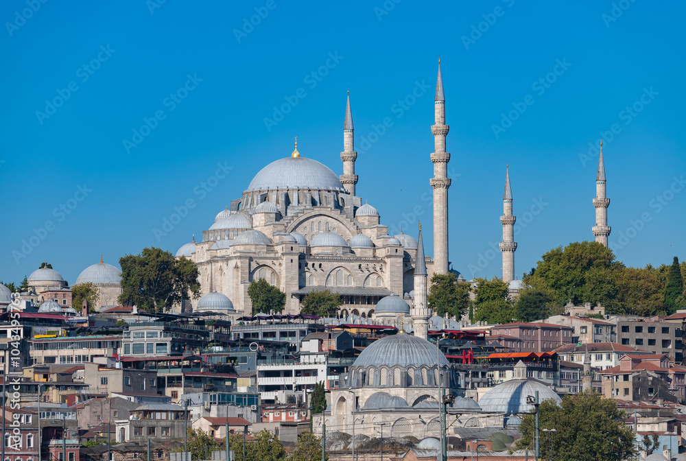 Naklejka premium View of the Suleymaniye Mosque and the skyline of historic Istanbul, Turkey.
