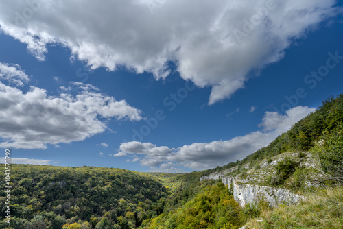 Falaises de la combe Pertuis, hautes côtes de Nuits-Saint-Georges