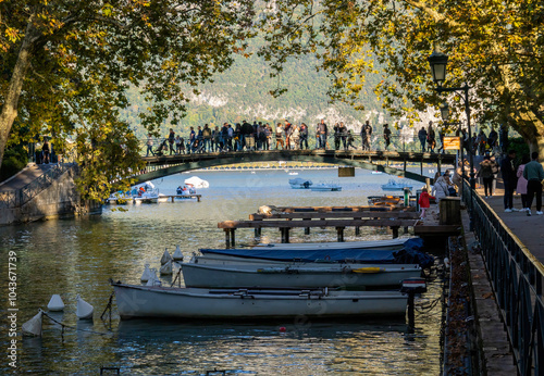 Fototapeta Naklejka Na Ścianę i Meble -  Walking through the streets of the town of Annecy (France)