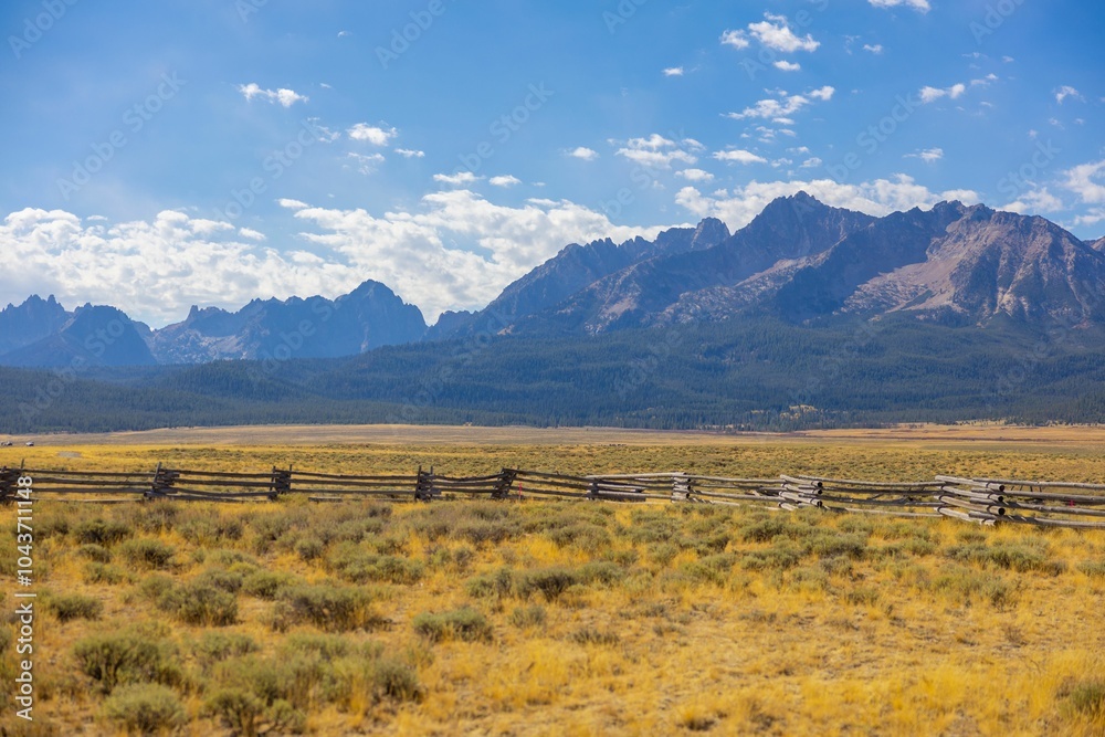 Fototapeta premium Sawtooth Mountains Scenic View