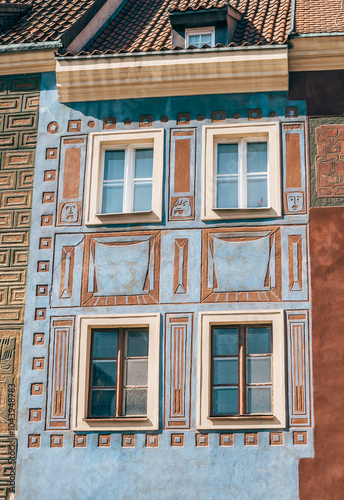 Obraz na płótnie Colorful Historic Buildings and Houses on Stary Rynek Square in Poznań, Poland, with a Blue Sky and Mural Art w salonie