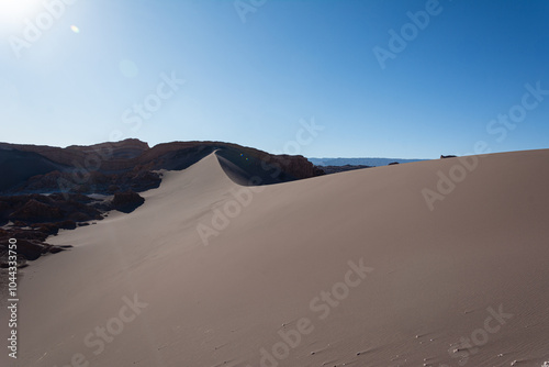 Vale de la Luna, Deserto do Atacama, Chile - Paisagens Surreais e Formações Geológicas photo