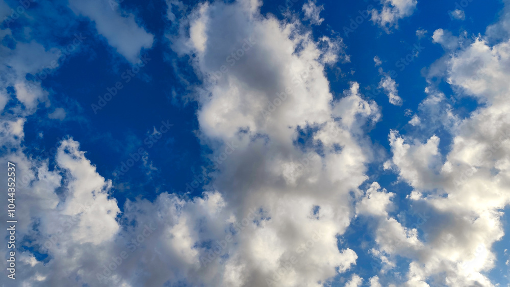 Obraz premium Blue sky and White cloud nature background. before the sunset