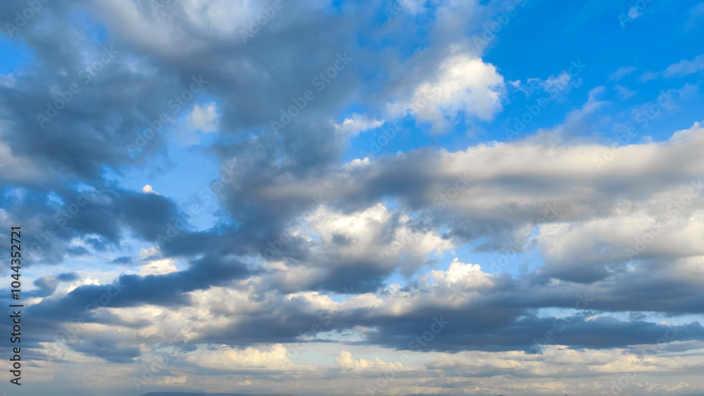 Obraz premium Blue sky and White cloud nature background. before the sunset