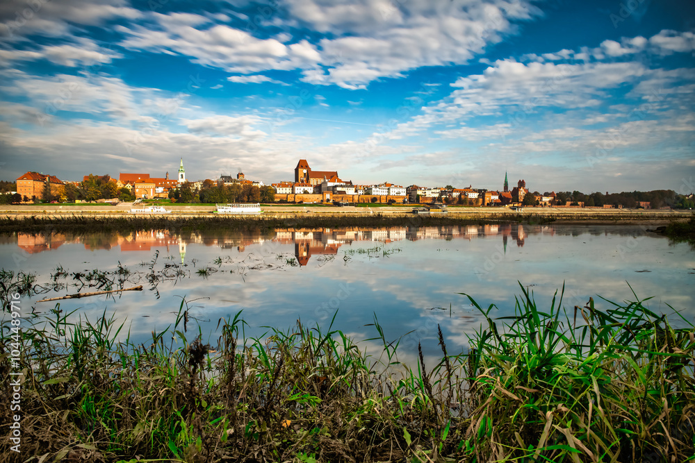 Obraz premium woda, gród, rzeka, niebo, morski, odsłon, podróż, architektura, krajobraz, europa, jezior, panorama, brydż, charakter, noc, tourismus, krajobraz miasta, plaza, lato, praga, miasteczko, dostarczać, por