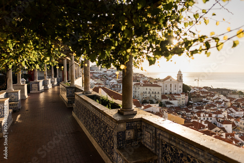 Miradouro de Santa Luzia: Blick auf die Stadt Lissabon in Alfama
