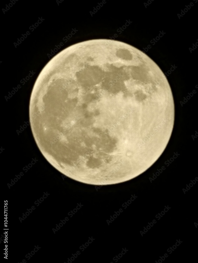 Obraz premium Full moon over black sky