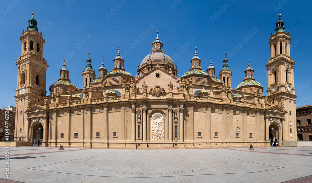 Obraz premium Cathedral-Basilica of Our Lady of the Pillar in, Basilica, Zaragoza, Spain