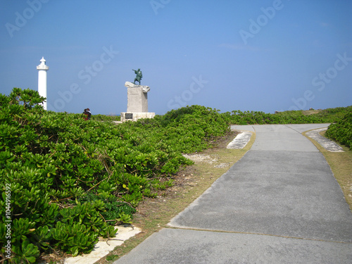 冬の沖縄　残波岬公園(残波岬灯台と泰期像) photo