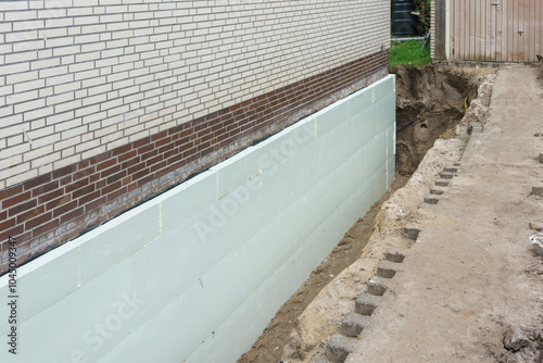 Sanierung einer Kellerwand mit einer Wärmedämmung