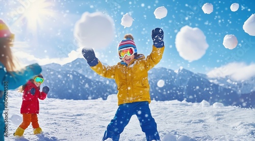 Des enfants heureux s'amusant à jouer avec des boules de neige, portant des vêtements chauds. Concept de vacances d'hiver dans une station de ski à la montagne. photo