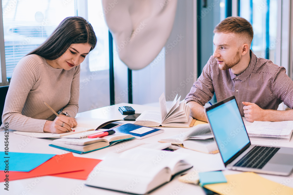 Obraz premium University students preparing for exam