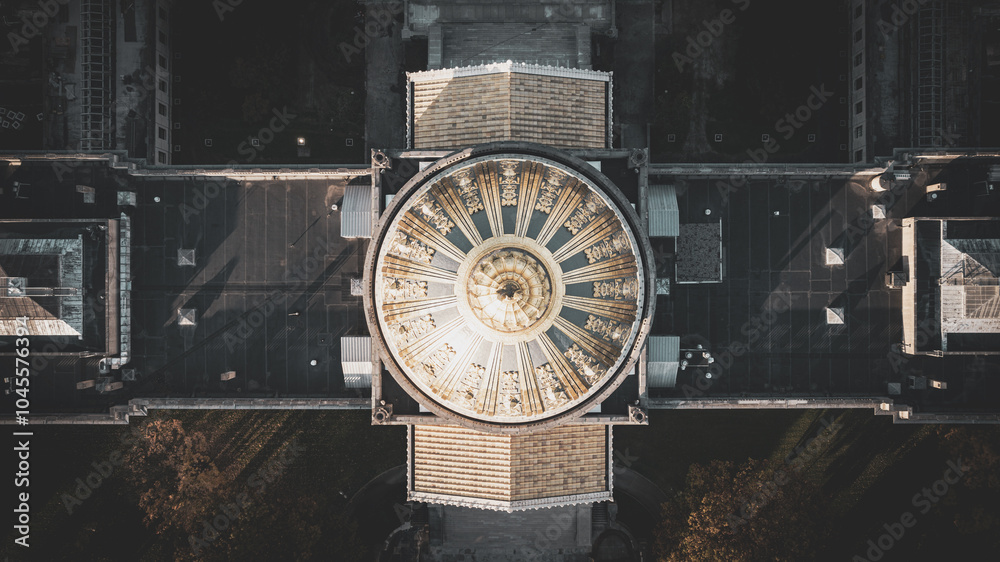 Fototapeta premium Symmetrical Aerial View of Capitol Dome Architecture