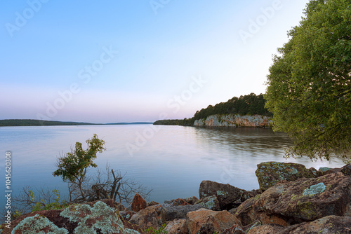 Obraz na płótnie Lakeside Tranquility at Atoka Oklahoma Park at Dusk. w salonie
