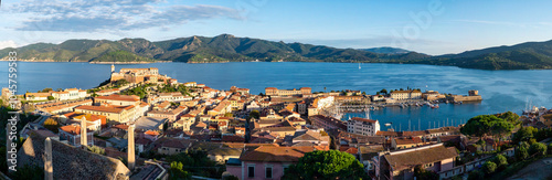 Quadro em tela View of Portoferraio town on Elba Island at sunset