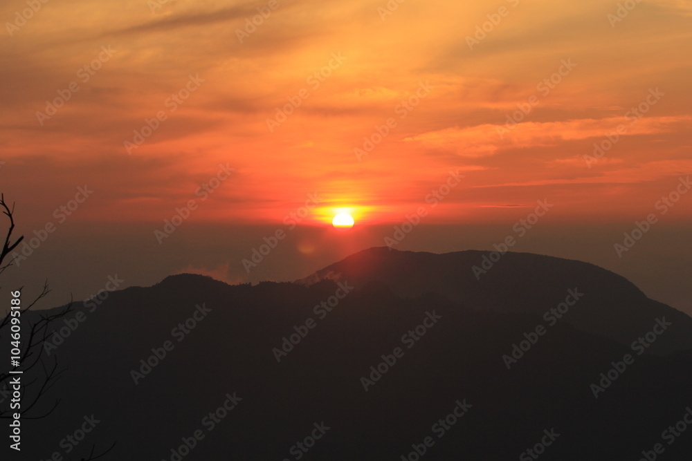 Obraz premium sunrise over the mountains