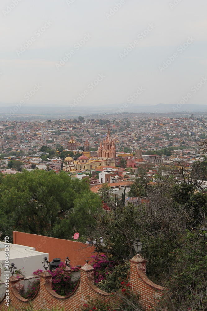 Obraz premium panoramic view of old town and cathedral in San Miguel de Allende, Mexico