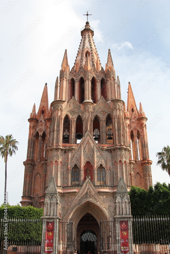 Fototapeta premium historical cathedral in the old town of San Miguel de Allende, Mexico