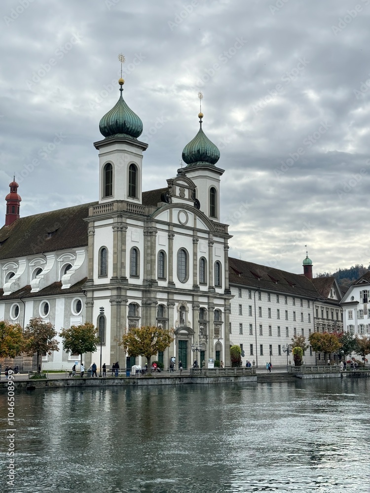 Obraz premium Lucerne, Switzerland, Chapel Bridge, Kapellbrücke, Lake Lucerne, Swiss landmark, European city, Reuss River, Lucerne old town, Swiss architecture