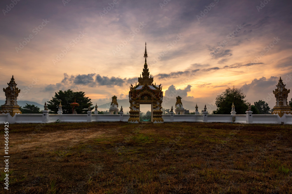 Obraz premium Wat Khao Sawan Thak is a Lanna-style temple at sunrise in Chanthaburi Province. It has beautiful architecture surrounded by nature.