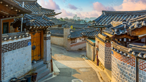 Obraz na płótnie Traditional Korean style architecture at Bukchon Hanok Village in Seoul, South Korea, Bukchon Hanok Village in Seoul, South Korea, History culture of Seoul Bukchon Hanok, South Korea. w salonie