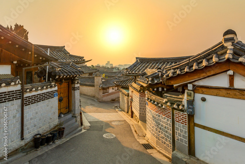 Obraz na płótnie Traditional Korean style architecture at Bukchon Hanok Village in Seoul, South Korea, Bukchon Hanok Village in Seoul, South Korea, History culture of Seoul Bukchon Hanok, South Korea. w salonie