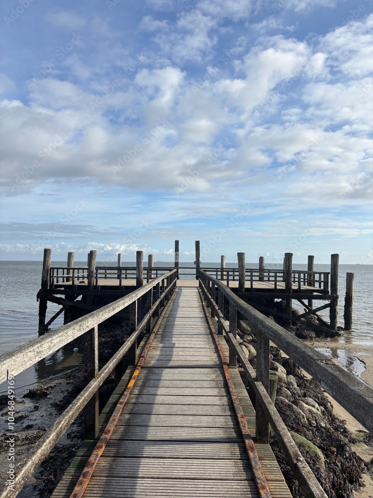 Fototapeta premium pier in the sea