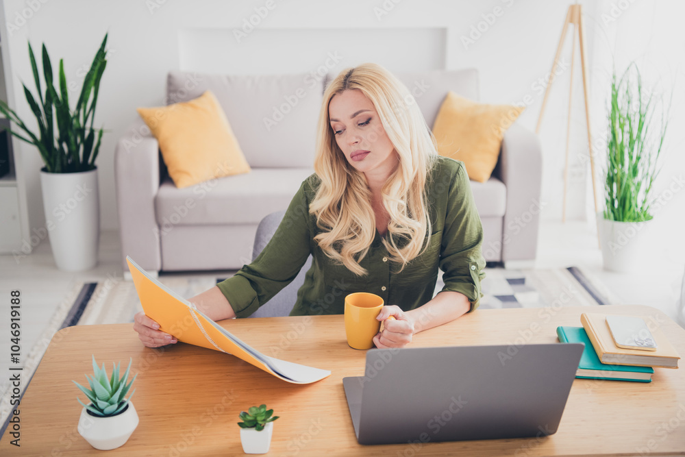 Φωτογραφία Photo of charming cute adorable woman drink latte low energy morning sit table w