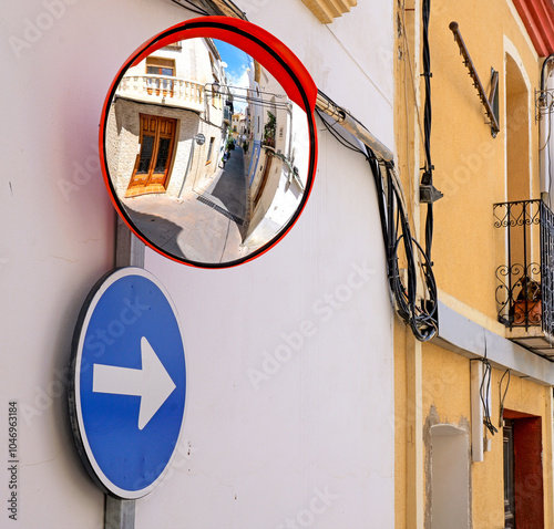 Spanische Strasse mit Strassenspiegel photo
