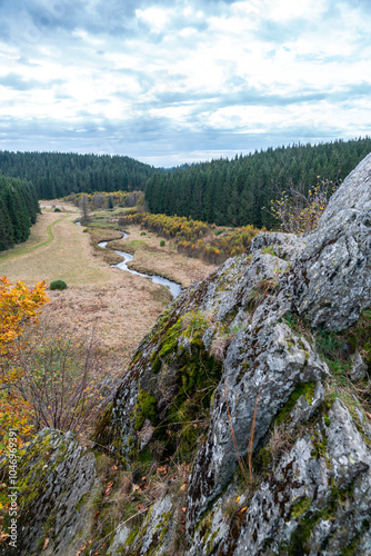 Bieley-Felsen - Das "Matterhorn der Eifel" an der Narzissenroute im Herbst bei Höfen, Eifel