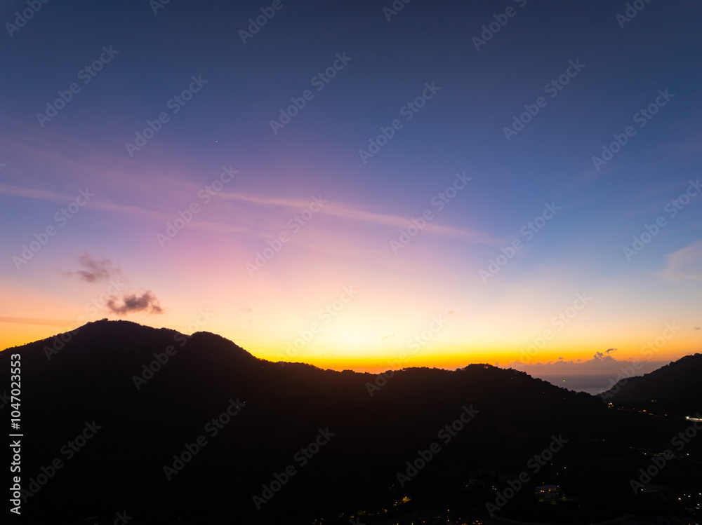 Obraz premium Sunset sky, Nature beautiful Light Sunset or sunrise over mountains,Colorful dramatic majestic scenery sky,Amazing clouds in sunset sky nature light cloud background