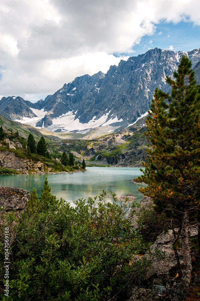 Fototapeta premium beautiful mountain lake Kuyguk in Altai
