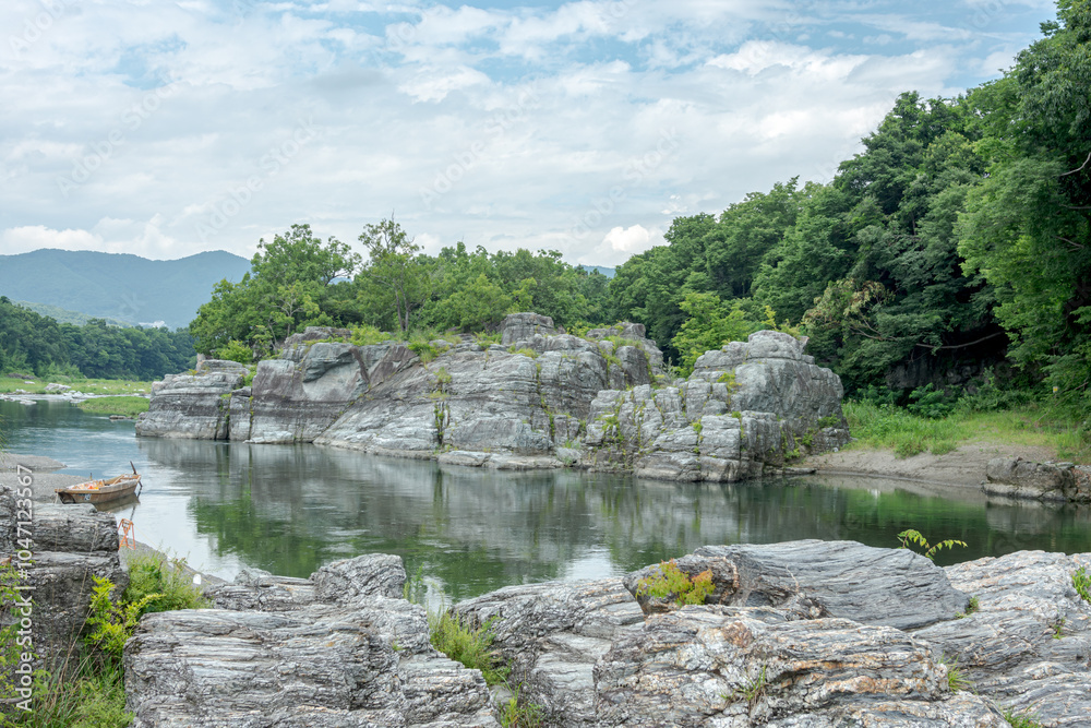 Fototapeta premium 緑豊かな夏の長瀞-埼玉県秩父郡長瀞町
