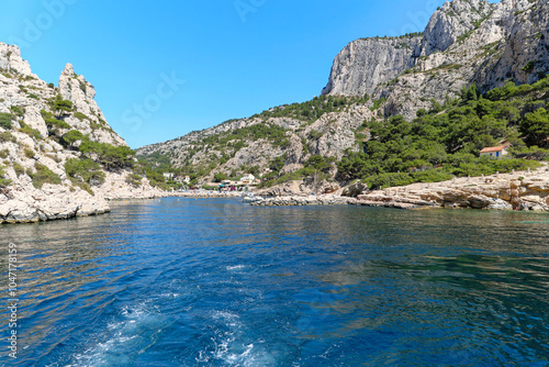 La Ciotat est une ville de la côte méditerranéenne française. À son extrémité sud, le jardin botanique du parc du Mugel est doté de plantes tropicales, de plages de galets et d'aires de jeux photo