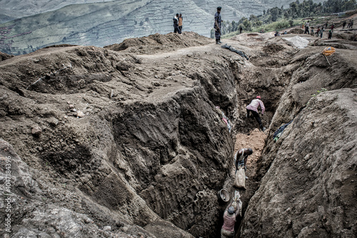 Artisanal Coltan - manganese - cobalt mining in Mudere mine under control of Nyatura militia, town of Rubaya, North Kivu region (Democratic Republic of Congo, Africa).

 photo