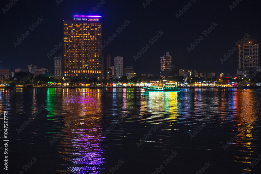 Obraz premium Night panorama of Han River embankment and skyscrapers in Da Nang in Vietnam at night